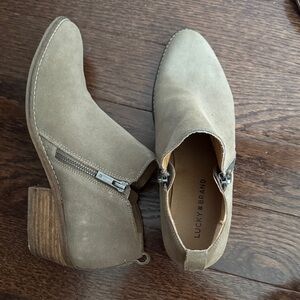 Lucky Brand Taupe Suede Chelsea Booties size 9